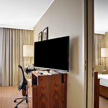Hotell Courtyard By Marriott Airport