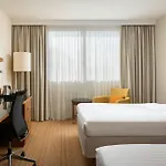 Courtyard By Marriott Airport