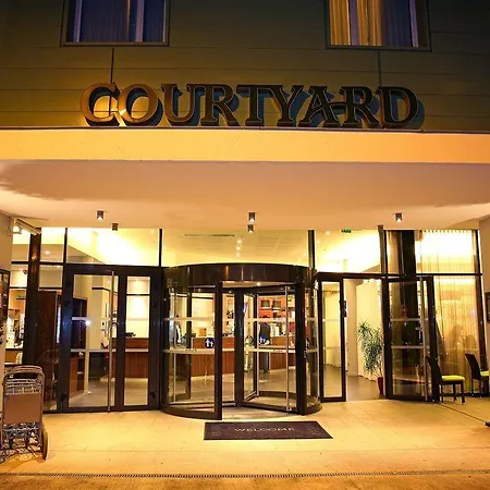 Hotel Courtyard By Marriott Airport