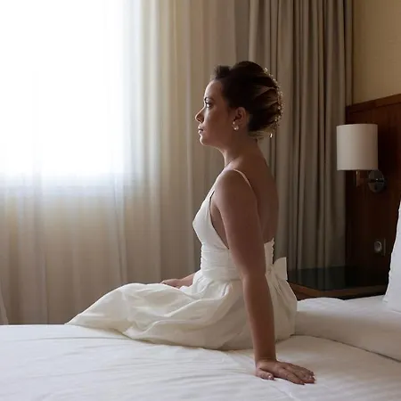 Courtyard By Marriott Airport Hotel