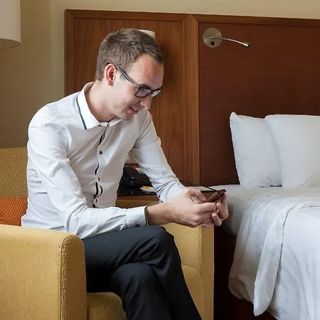 Courtyard By Marriott Airport Hotel 4*