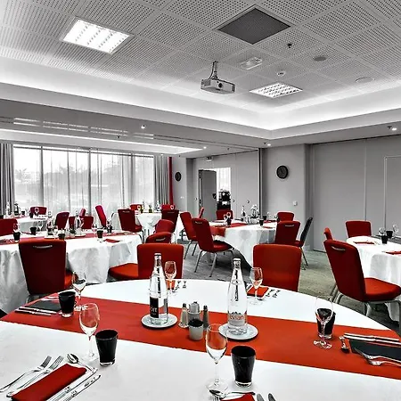 Courtyard By Marriott Airport Hotel 4*