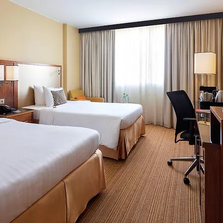 Courtyard By Marriott Airport Hotel