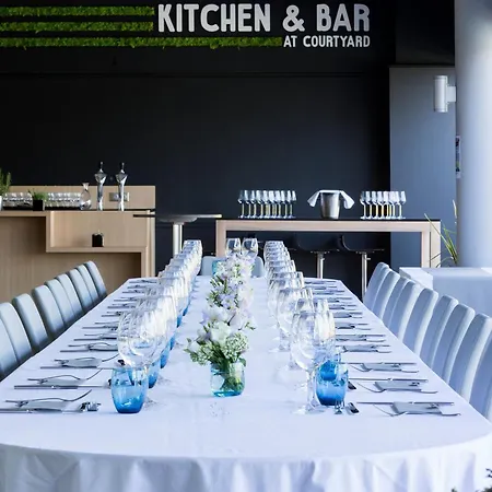 Courtyard By Marriott Airport