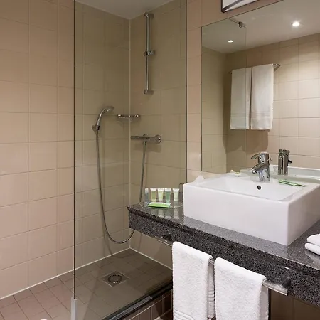 Courtyard By Marriott Airport Hotel 4*
