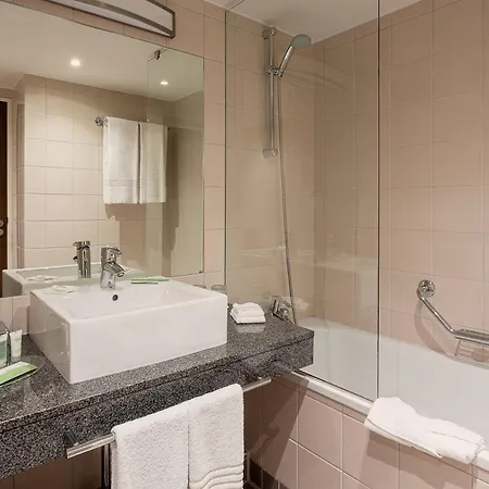 Courtyard By Marriott Airport Hotel 4*