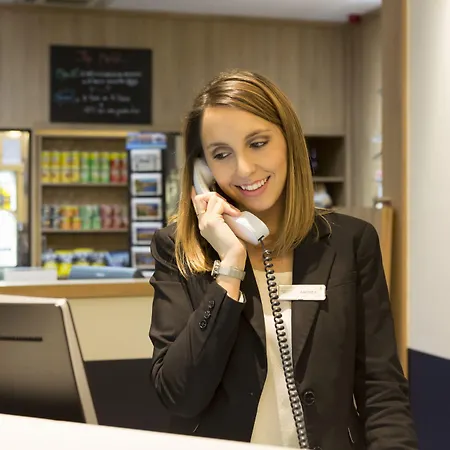 Hotel Courtyard By Marriott Airport