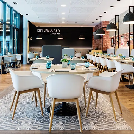 Hotel Courtyard By Marriott Airport