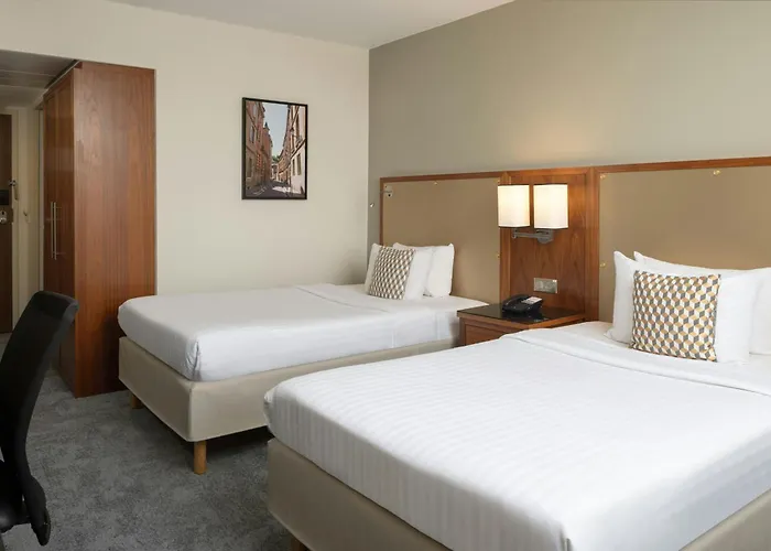 Courtyard By Marriott Airport 4*